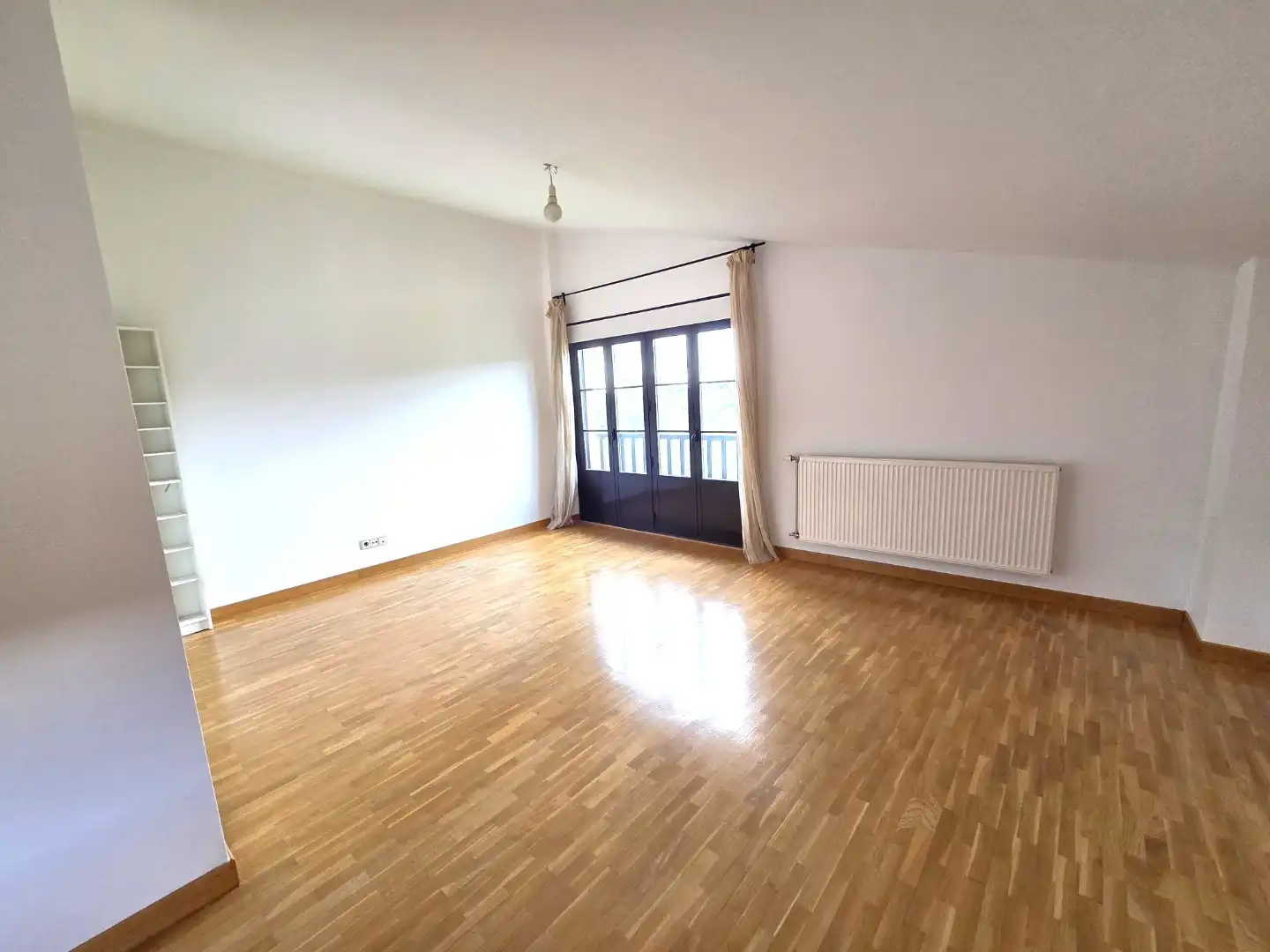 Sala de estar de Casa adosada en venta en Cardeñadijo con Calefacción, Jardín privado y Terraza