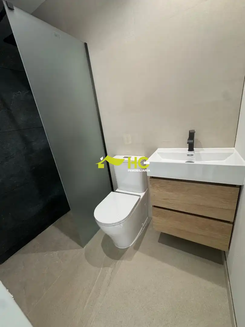 Baño de Piso para compartir en Villaviciosa de Odón con Aire acondicionado y Calefacción