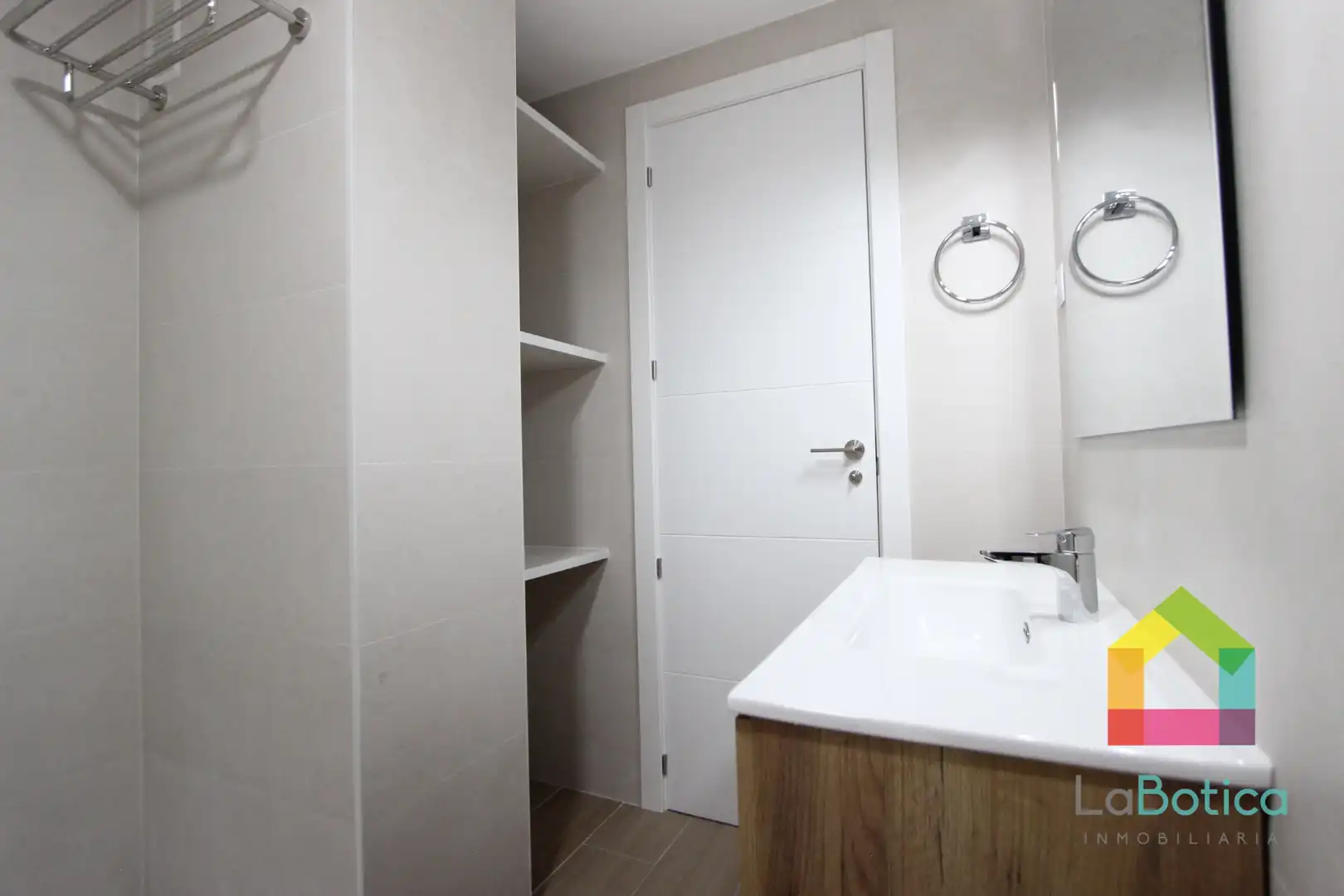 Bathroom of Flat for sale in Toledo  with Air Conditioner and Heating