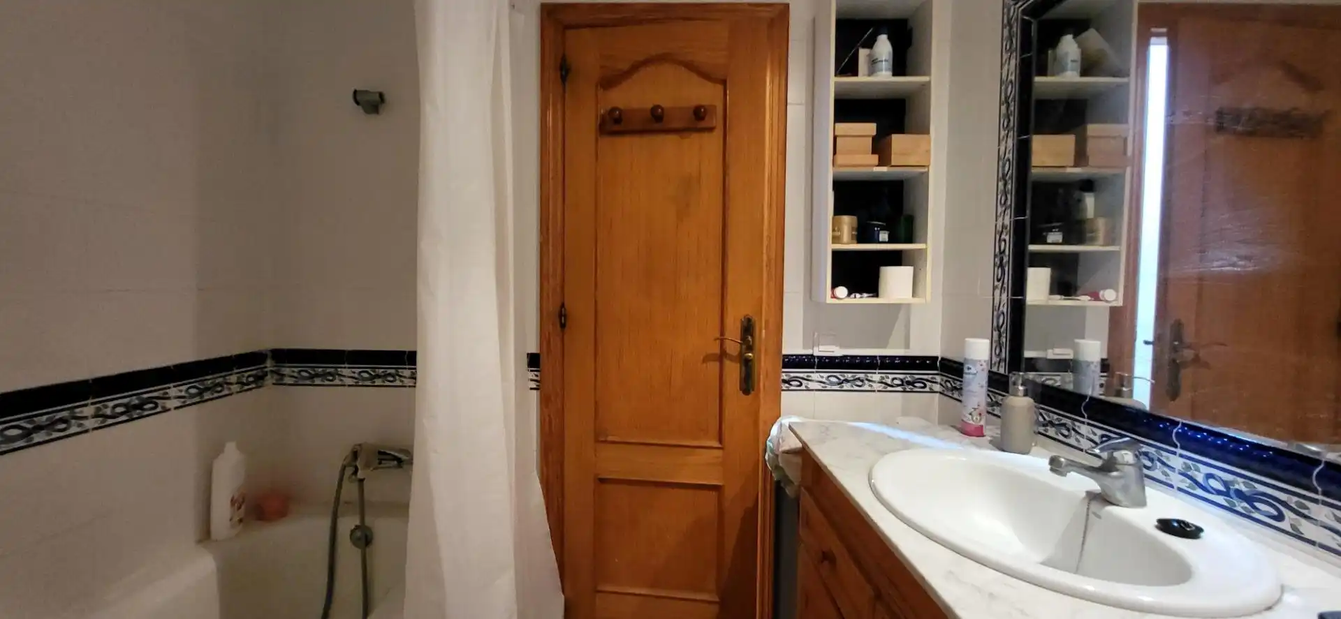 Bathroom of Flat for rent in Marbella  with Air Conditioner, Heating and Terrace