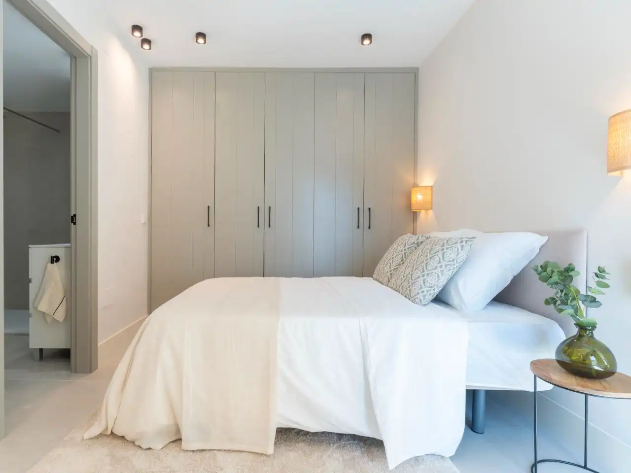 Bedroom of Flat for sale in Marbella  with Air Conditioner, Terrace and Balcony