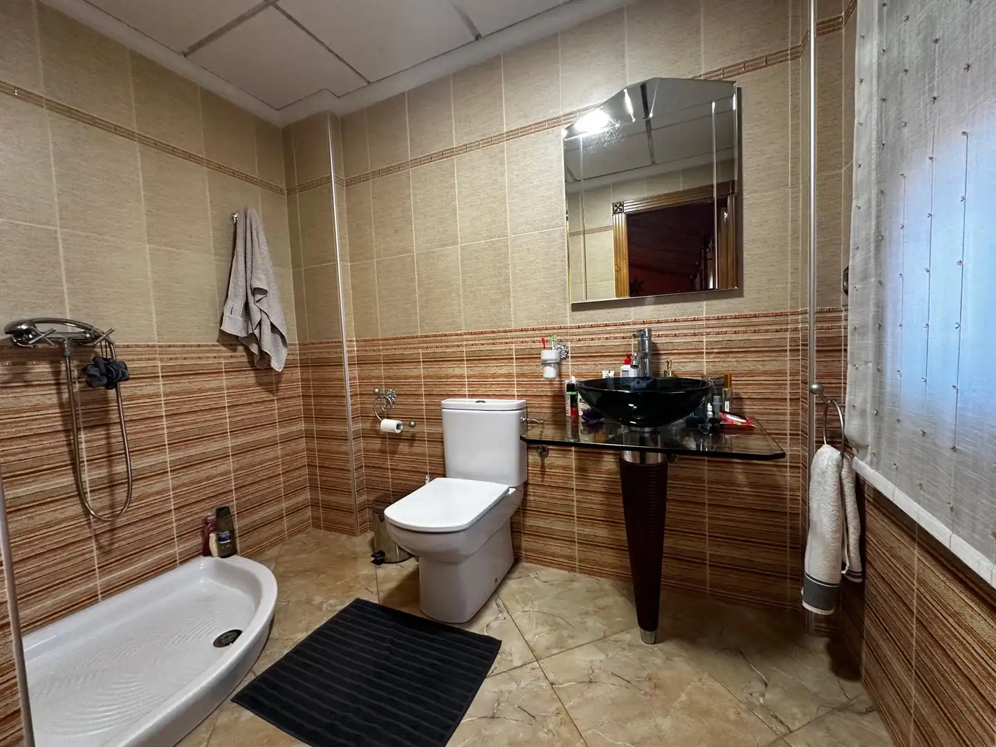 Bany de Casa o xalet en venda en Orihuela amb Jardí privat, Terrassa i Piscina