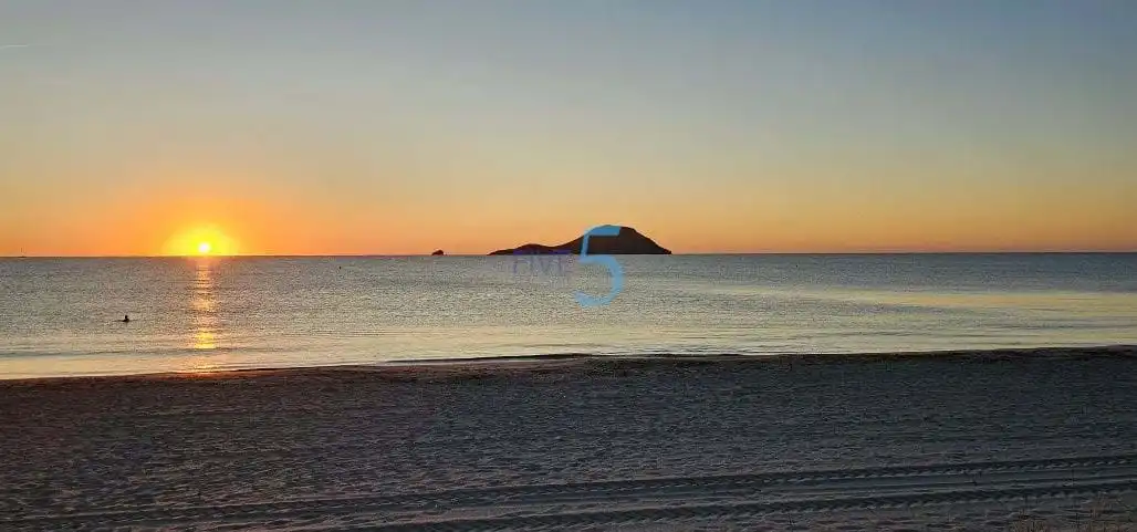 Vista exterior de Àtic en venda en La Manga del Mar Menor amb Piscina