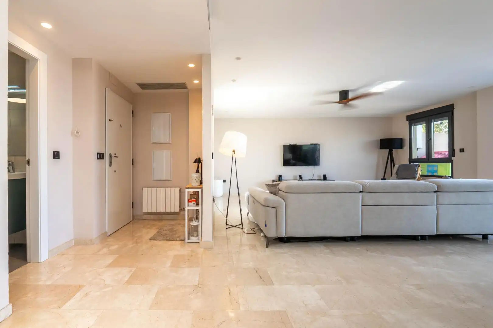 Sala d'estar de Casa adosada en venda en Cájar amb Calefacció i Terrassa