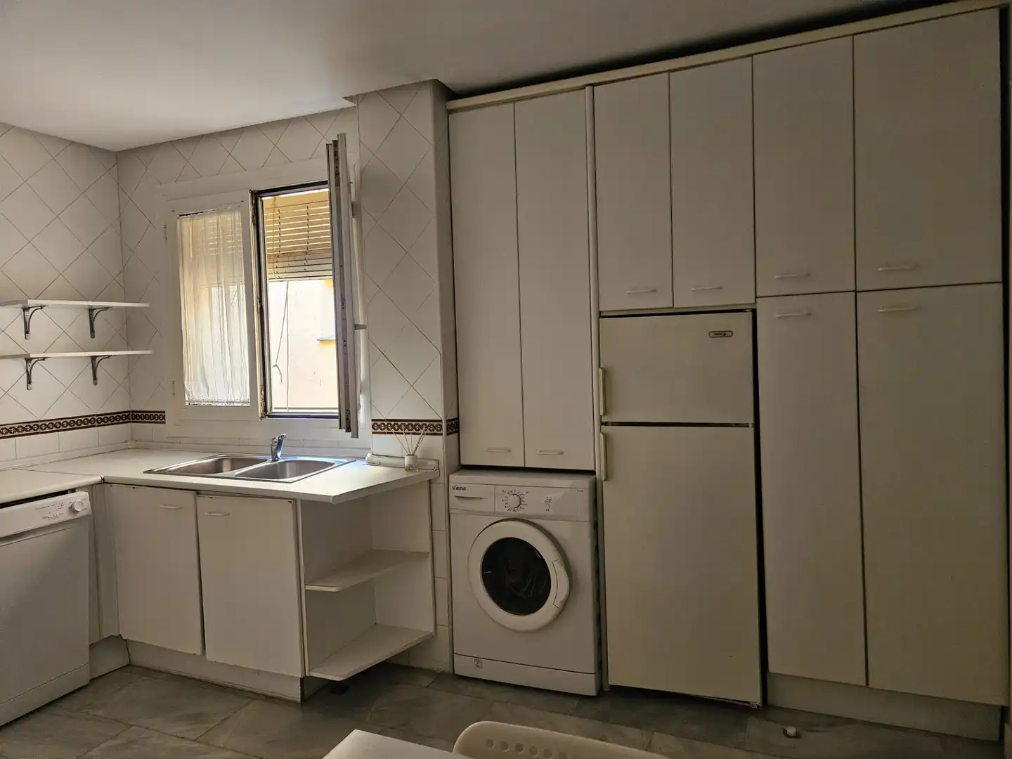 Kitchen of Flat for sale in San Juan de Aznalfarache  with Air Conditioner and Community pool