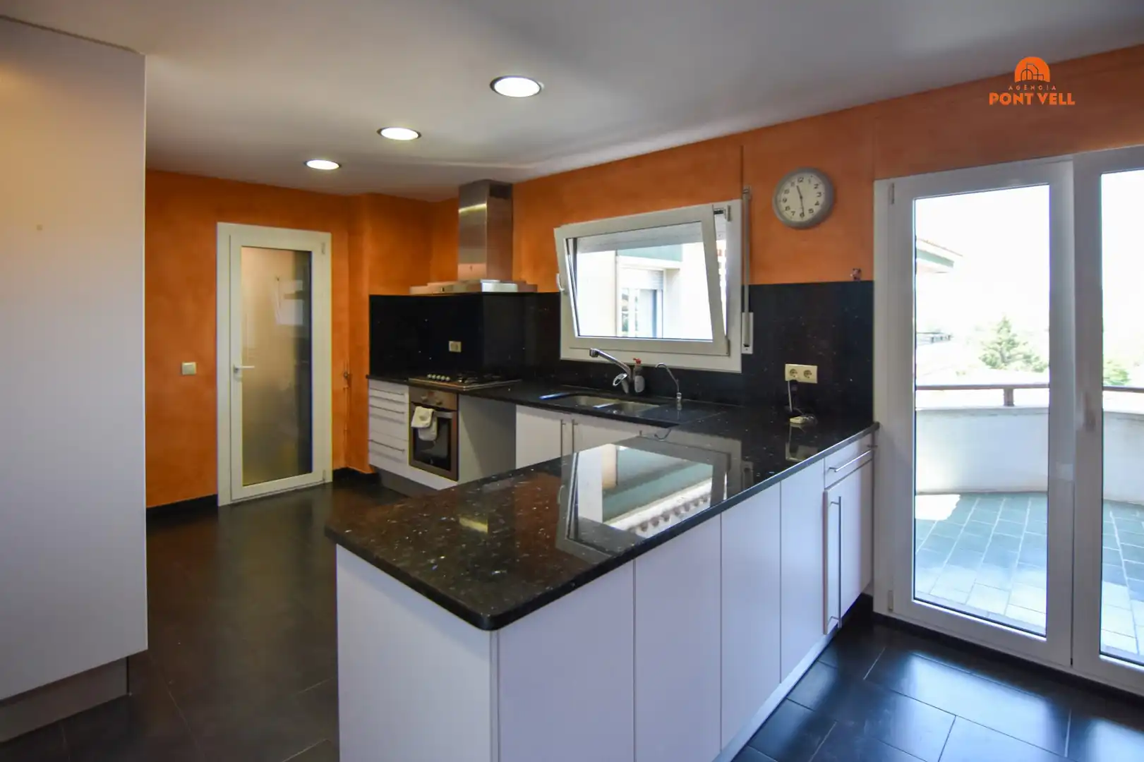 Cocina de Ático en venta en La Bisbal d'Empordà con Calefacción, Terraza y Balcón