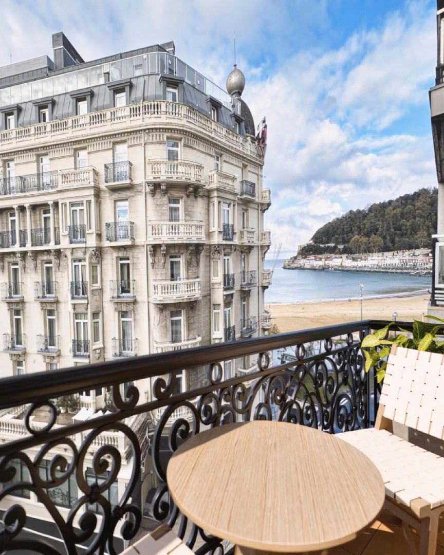 Dormitori de Pis en venda en Donostia - San Sebastián  amb Calefacció, Forn i Rentadora