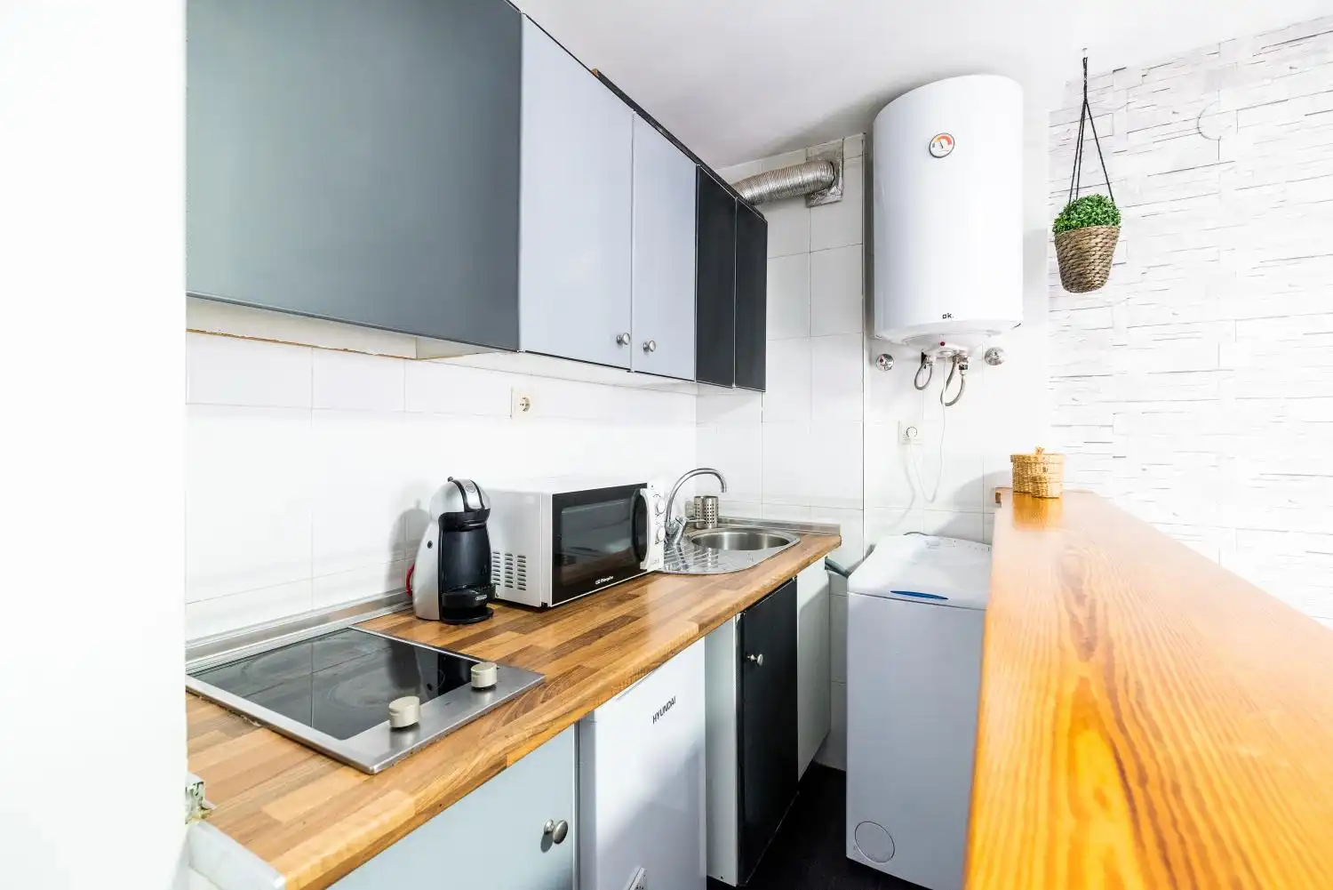 Kitchen of Flat for rent in Granada  with Air Conditioner, Heating and Furnished