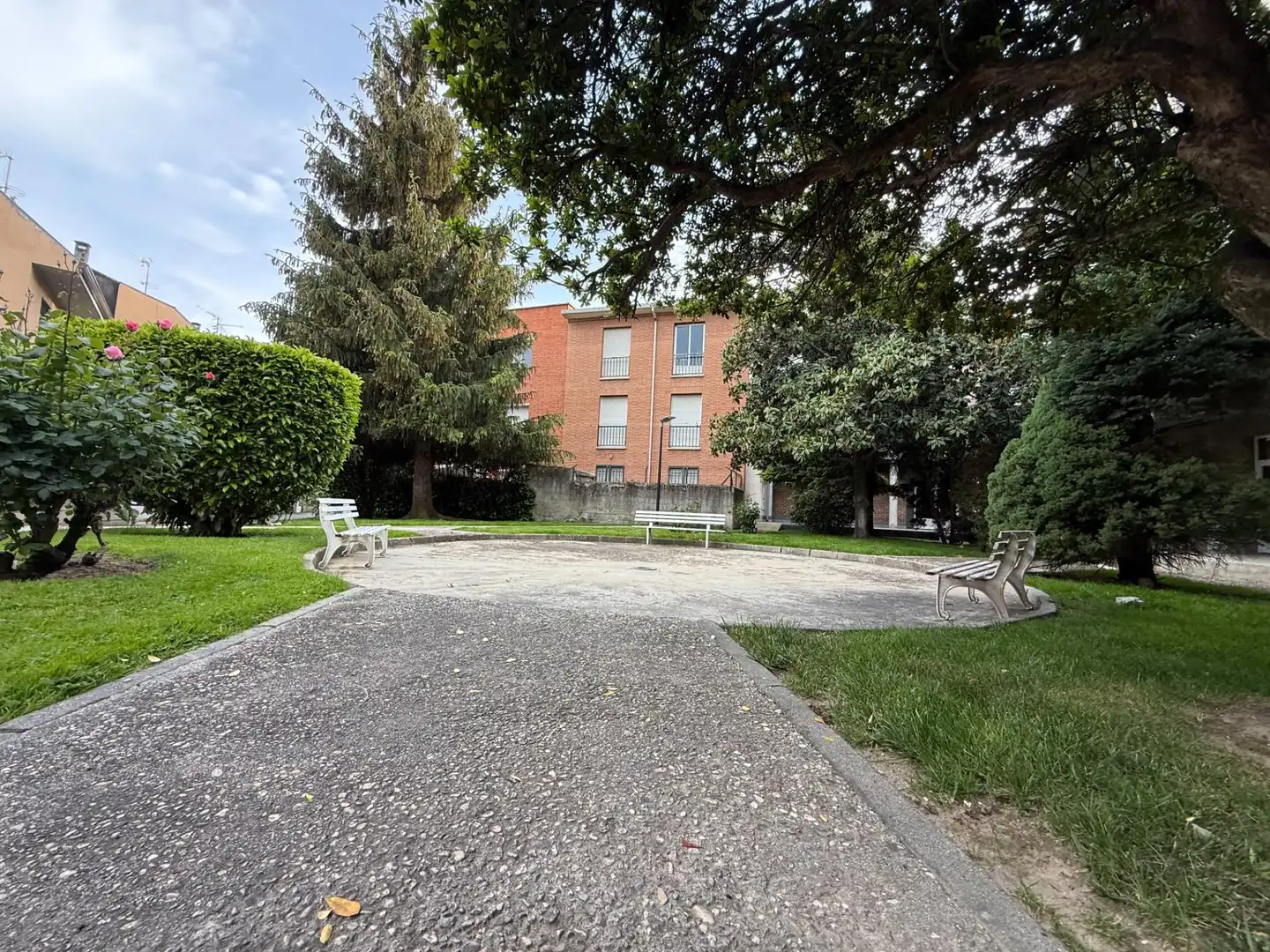 Vista exterior de Casa adosada en venda en Guadalix de la Sierra amb Calefacció, Jardí privat i Terrassa