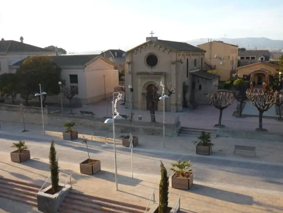 Außenansicht von Fabrikhallen zur Miete in Santa Margarida I Els Monjos