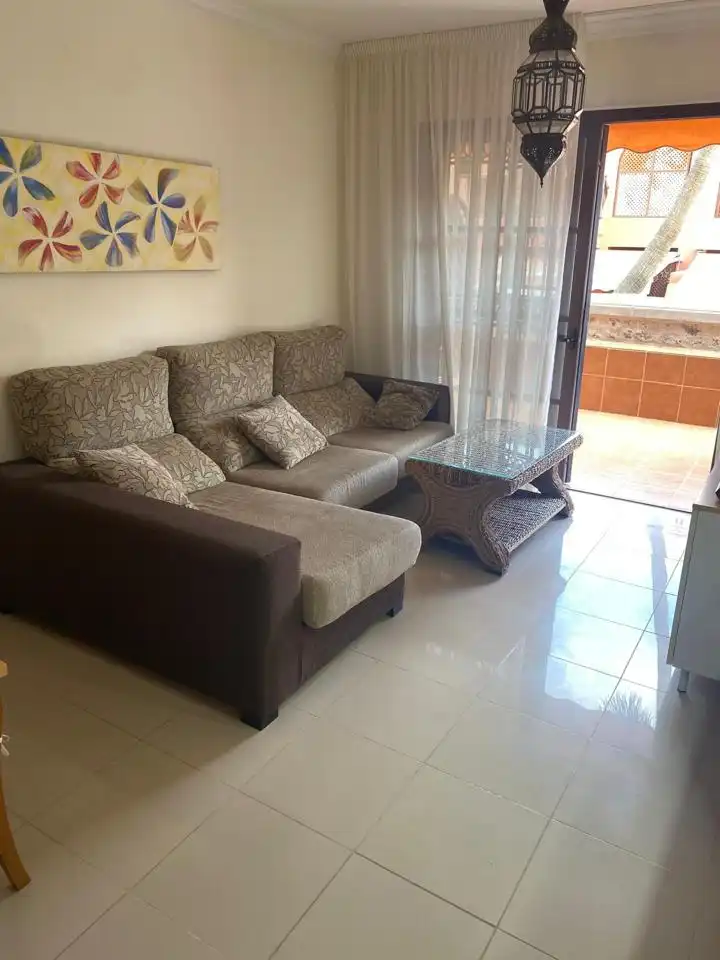 Sala de estar de Apartamento en venta en Arona con Terraza, Amueblado y Piscina comunitaria