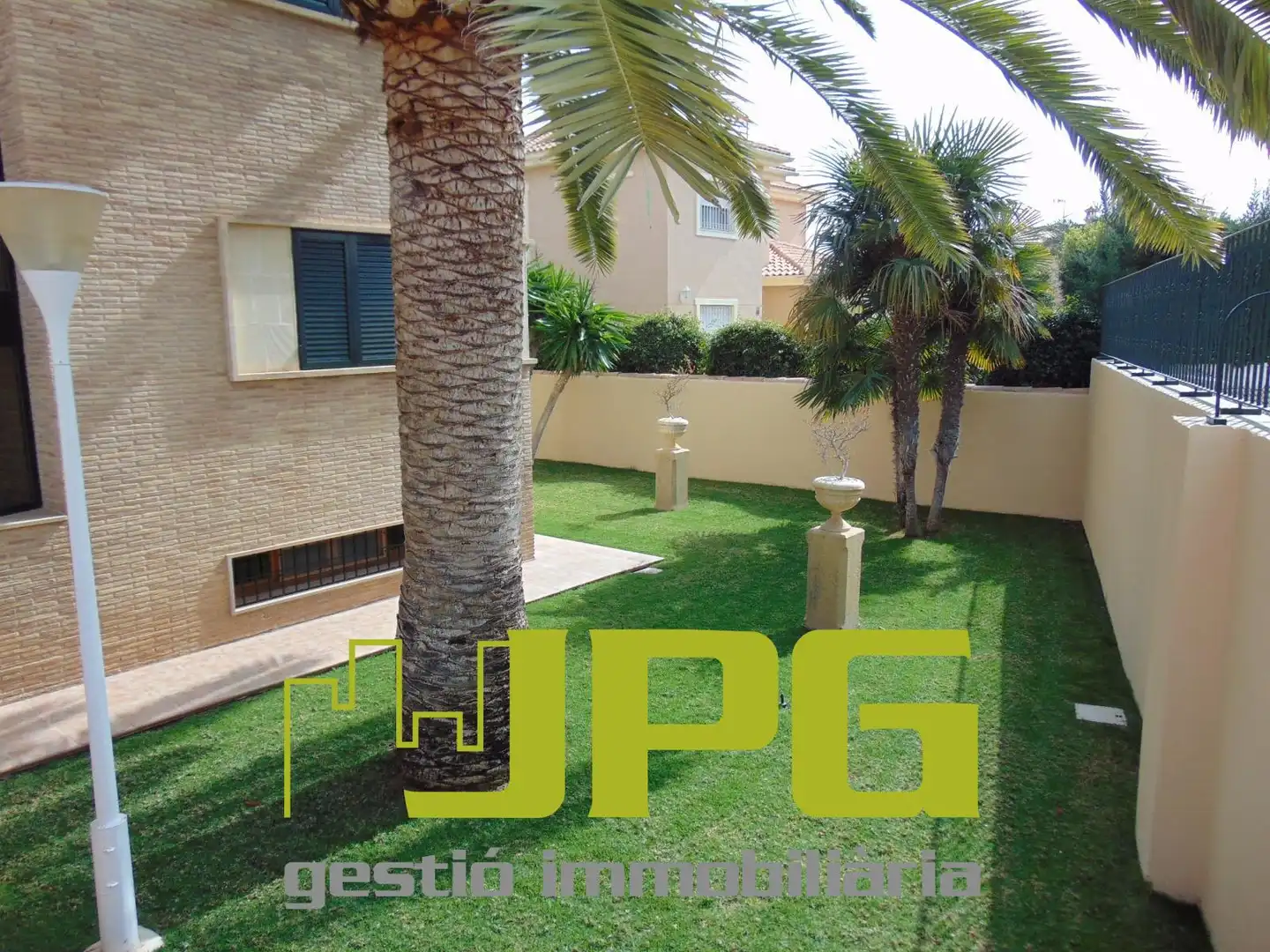 Jardí de Casa o xalet en venda en Mutxamel amb Aire condicionat, Calefacció i Jardí privat
