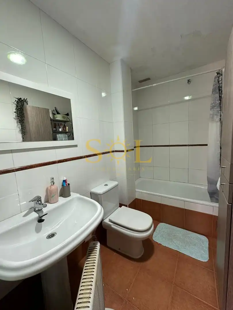 Baño de Casa adosada en venta en Hospital de Órbigo con Calefacción, Jardín privado y Parquet