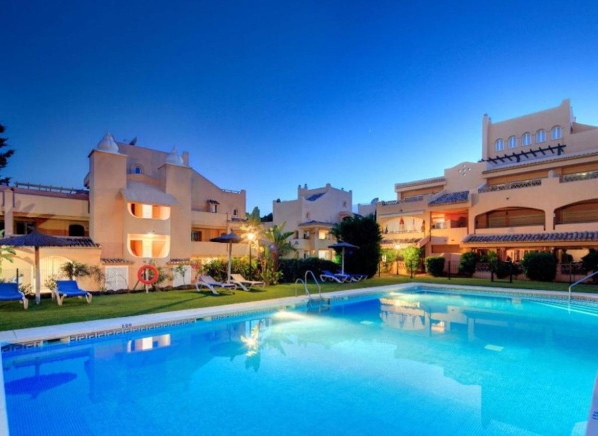 Vista exterior de Apartament de lloguer en Marbella amb Aire condicionat, Calefacció i Terrassa