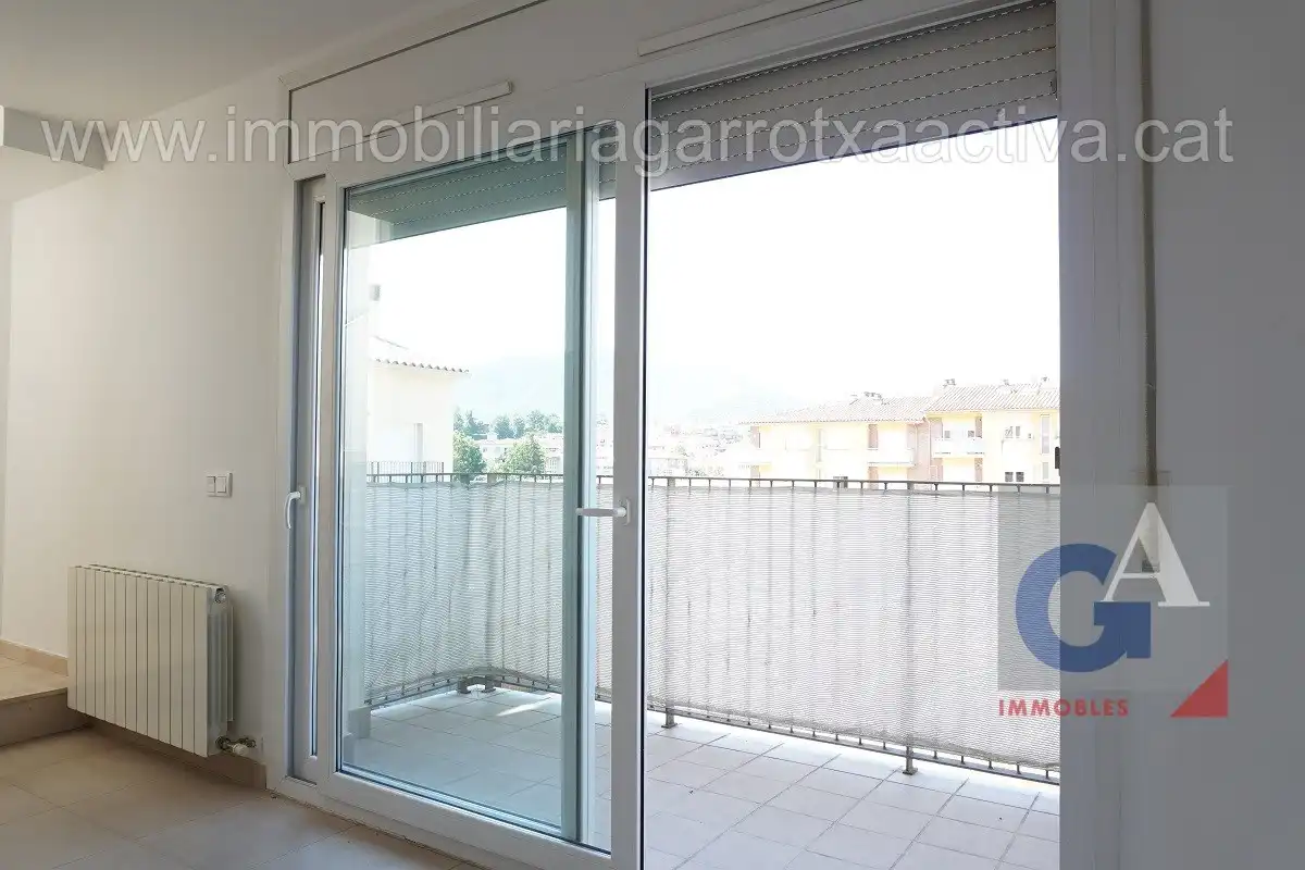Terrassa de Dúplex en venda en Olot amb Calefacció, Terrassa i Balcó