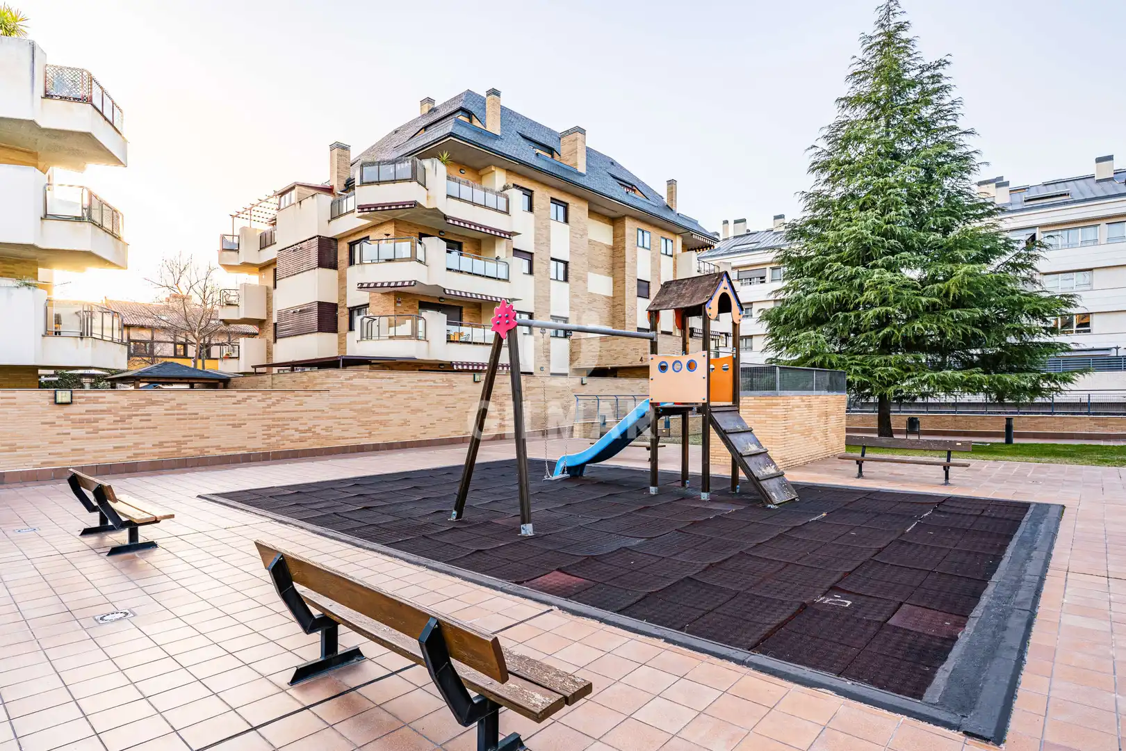 Vista exterior de Dúplex en venda en Boadilla del Monte amb Calefacció, Traster i Piscina