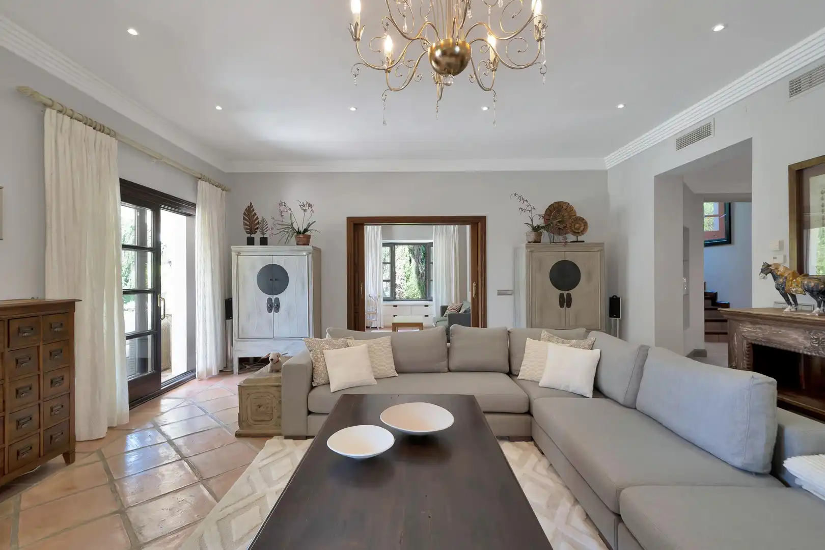 Sala de estar de Casa o chalet en venta en Marbella con Calefacción, Jardín privado y Terraza