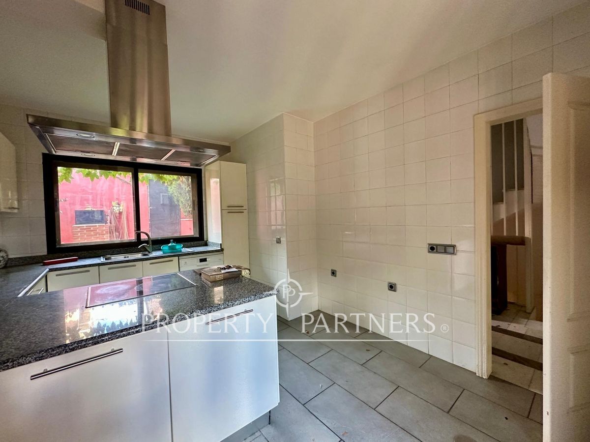 Cocina de Casa adosada en venta en  Madrid Capital con Jardín privado