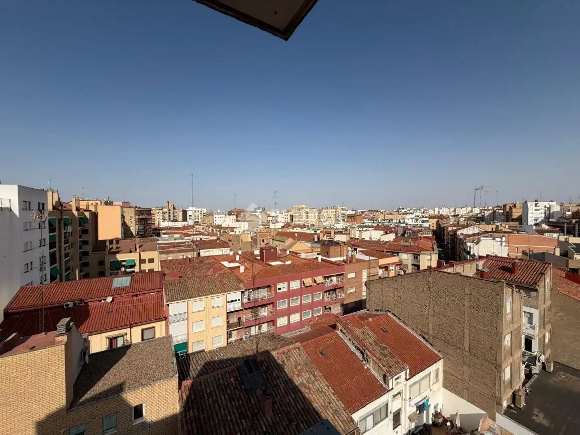 Vista exterior de Piso en venta en Zaragoza con Calefacción, Parquet y Terraza