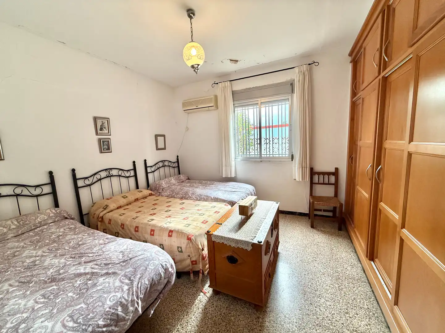 Dormitori de Casa o xalet en venda en Alcalá de Guadaira amb Aire condicionat, Calefacció i Jardí privat