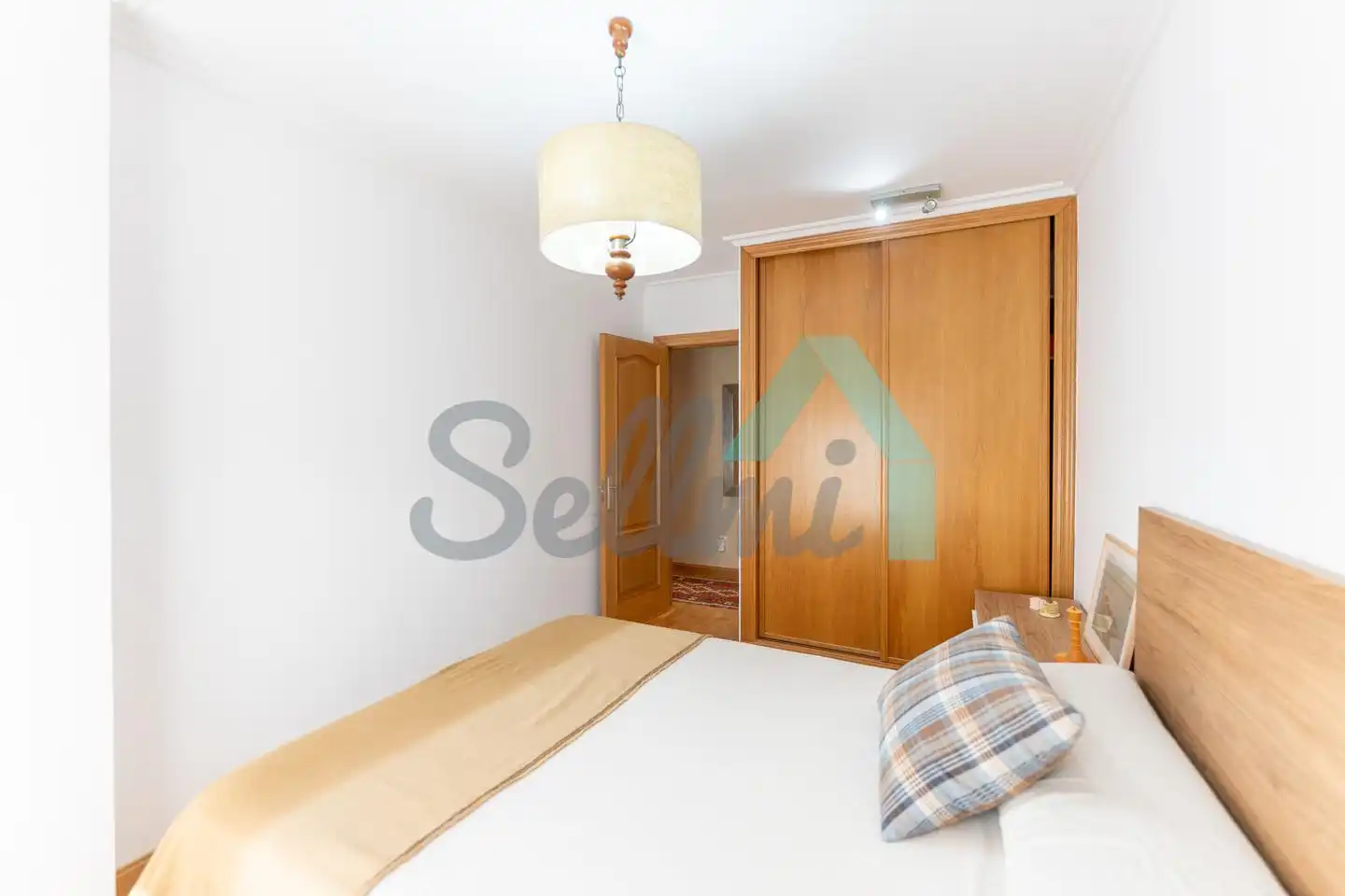 Habitación de Piso en venta en Oviedo  con Calefacción, Parquet y Trastero