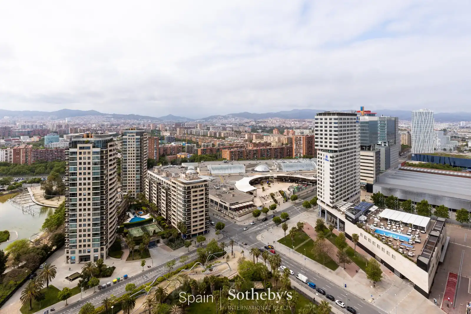 Vista exterior de Ático en venta en Barcelona con Aire acondicionado, Calefacción y Trastero