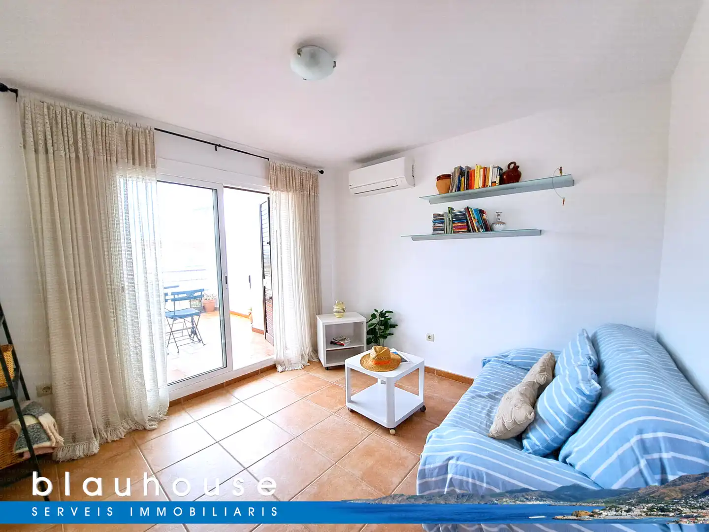 Wohnzimmer von Dachboden zum Verkauf in Llançà mit Klimaanlage, Heizung und Terrasse