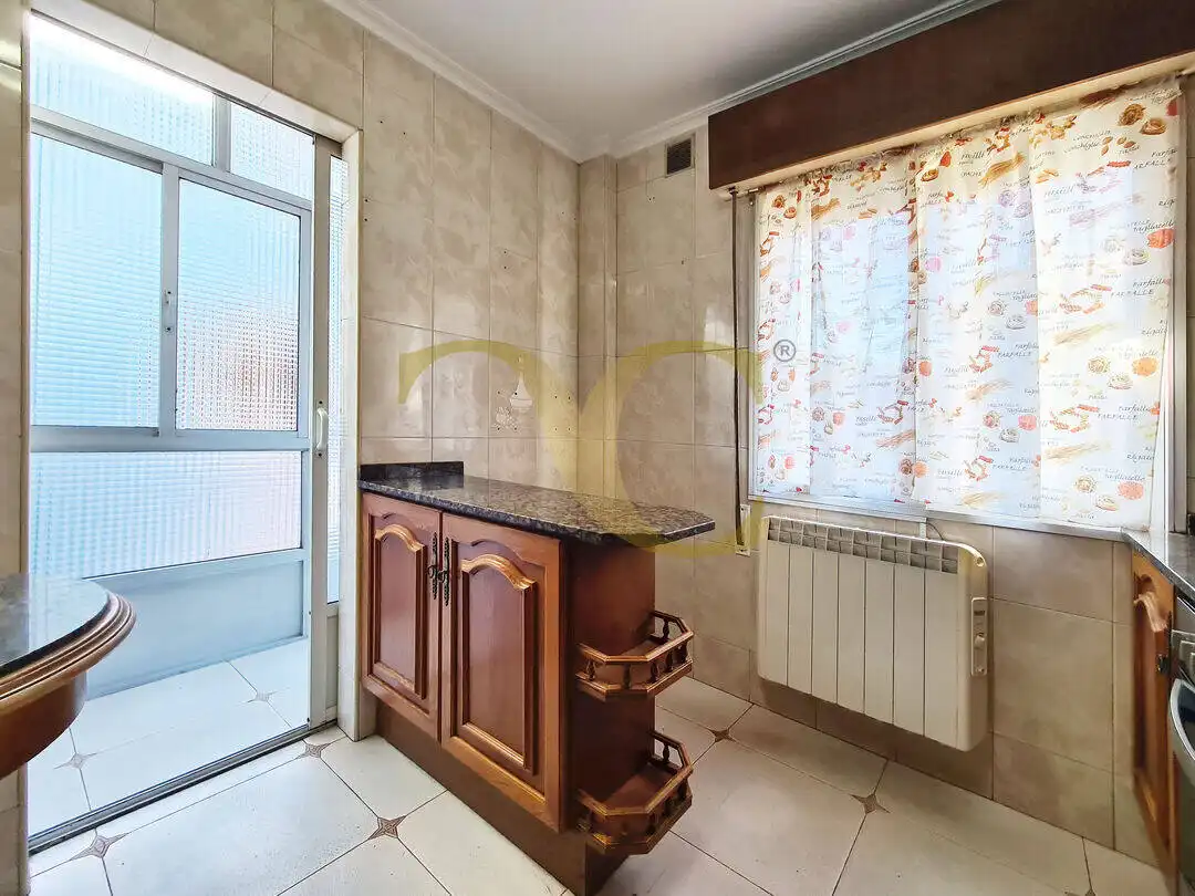 Cocina de Piso en venta en Gijón  con Calefacción, Jardín privado y Terraza