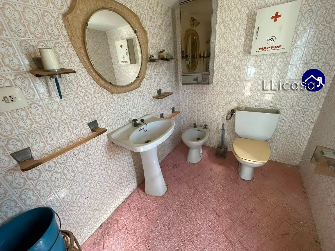 Baño de Casa o chalet en venta en La Pobla de Vallbona con Calefacción, Jardín privado y Terraza