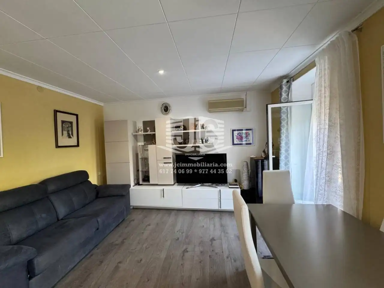 Sala d'estar de Casa o xalet en venda en Tortosa amb Aire condicionat, Jardí privat i Parquet