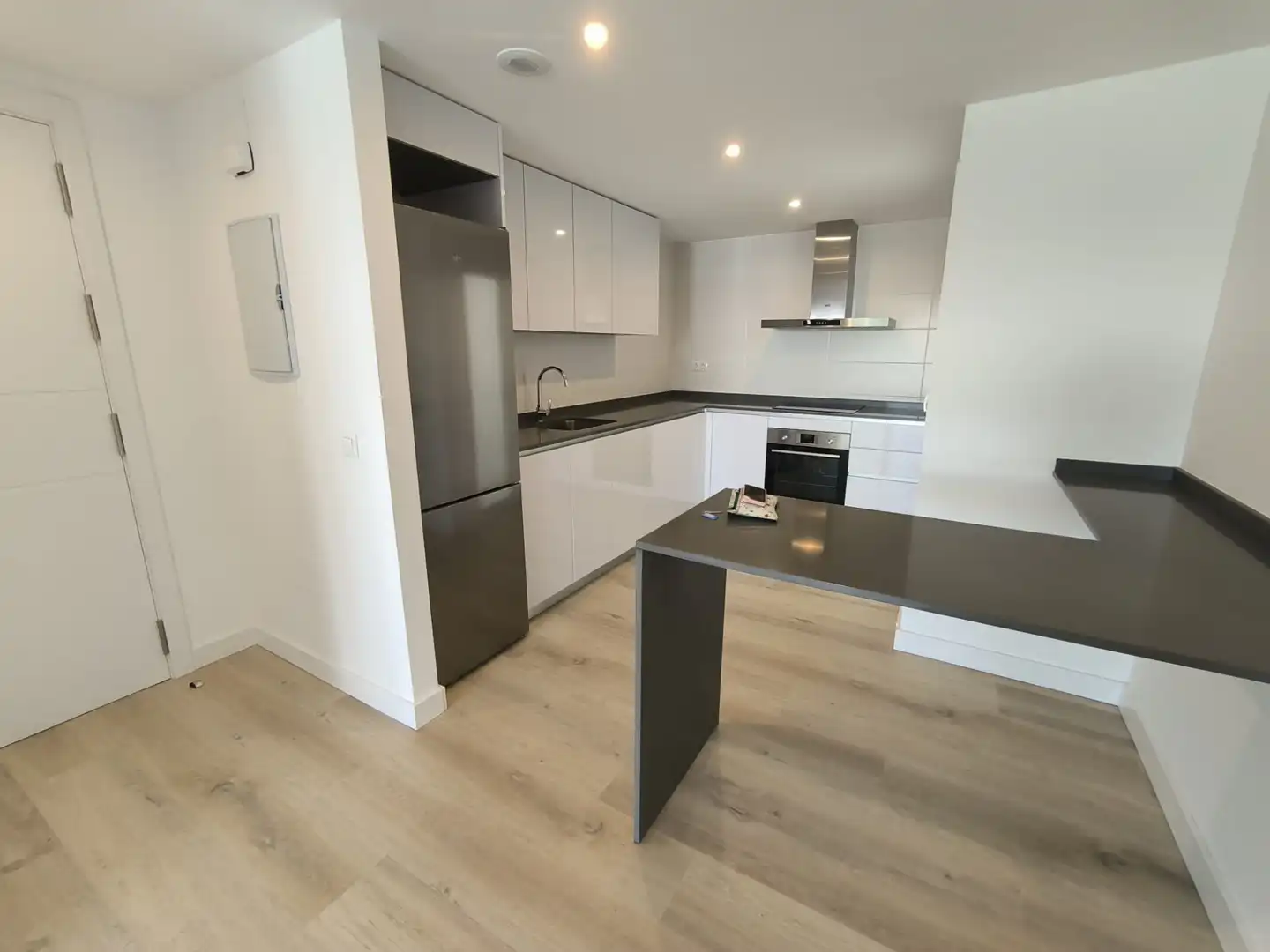 Cuina de Apartament de lloguer en Marbella amb Aire condicionat, Terrassa i Traster