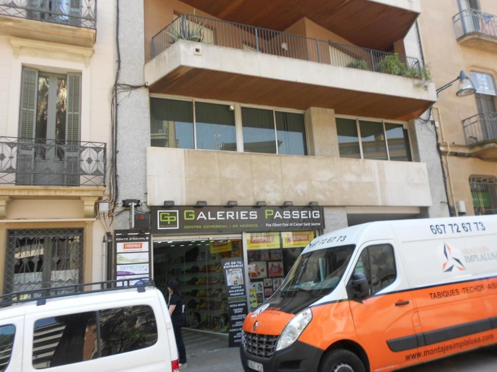 Vista exterior de Local en venta en Terrassa