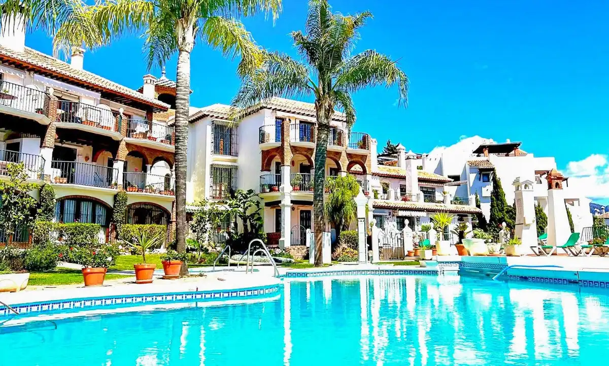 Vista exterior de Casa adosada en venta en Mijas con Calefacción, Terraza y Piscina