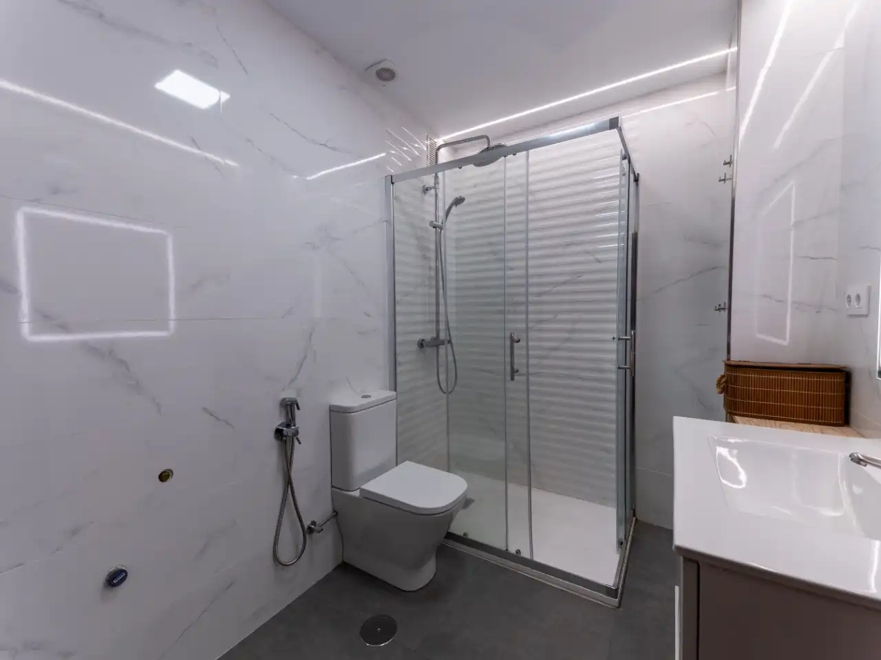 Bathroom of Flat for sale in Ourense Capital   with Terrace and Balcony