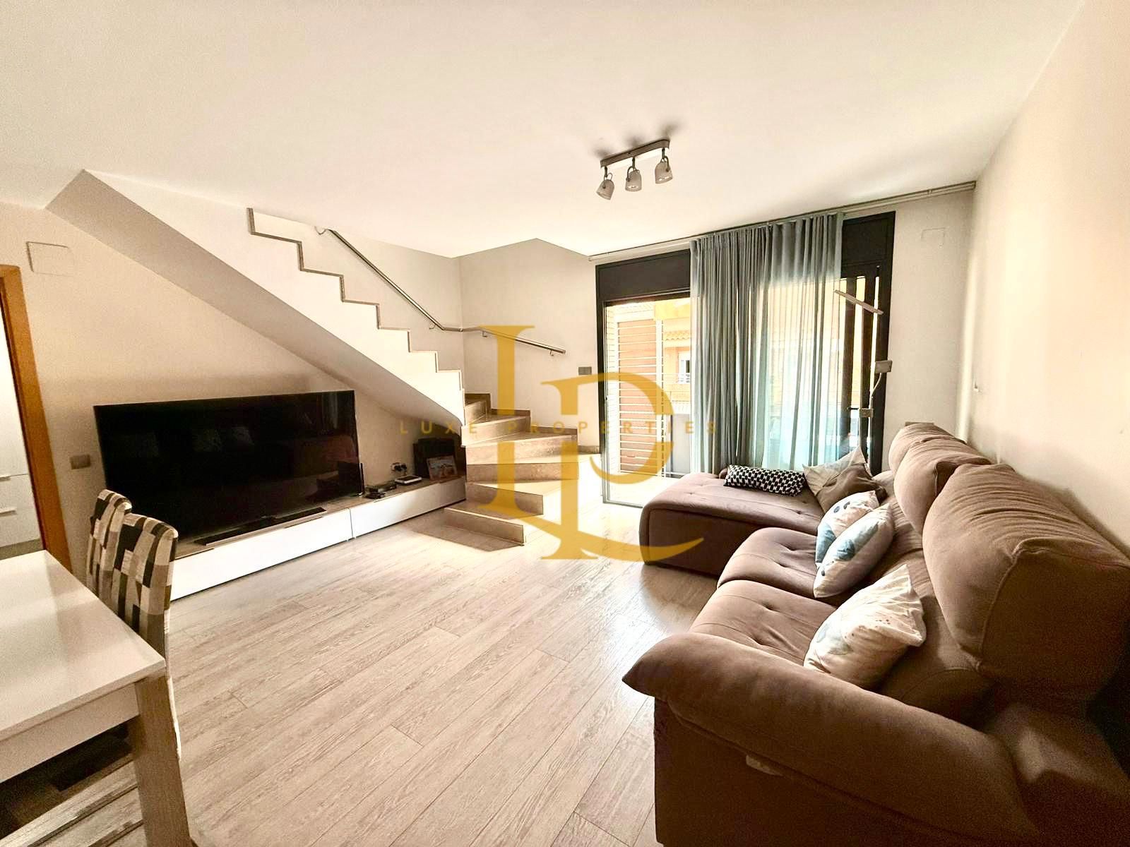 Living room of Duplex for sale in Rubí  with Air Conditioner, Heating and Parquet flooring