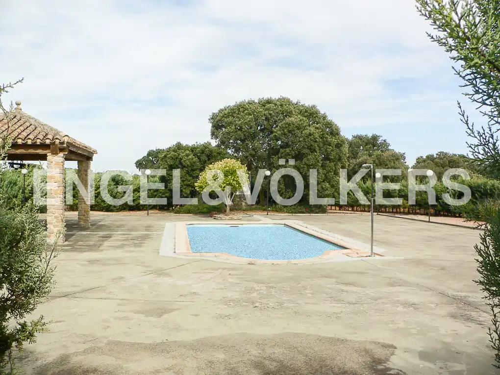 Piscina de Residencial en venta en Alhambra