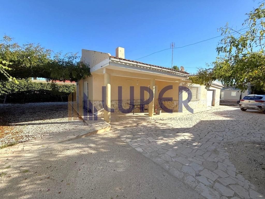 Vista exterior de Casa o xalet en venda en Alicante / Alacant amb Traster i Piscina