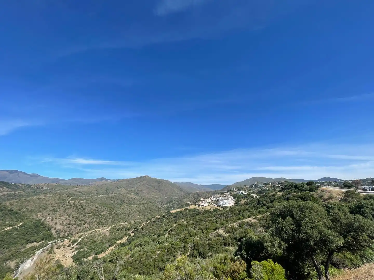 Vista exterior de Casa adosada en venta en Benahavís con Aire acondicionado, Jardín privado y Terraza
