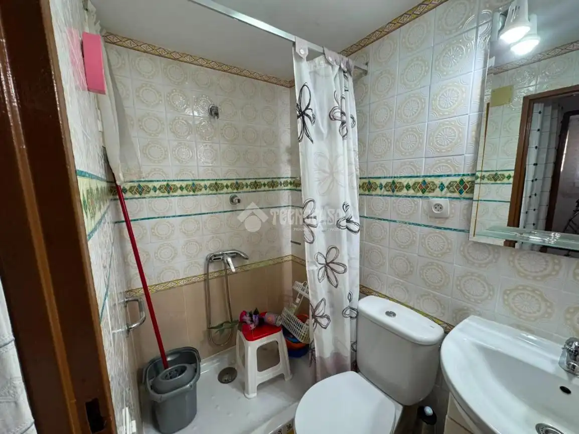 Bathroom of Flat for sale in Madrid