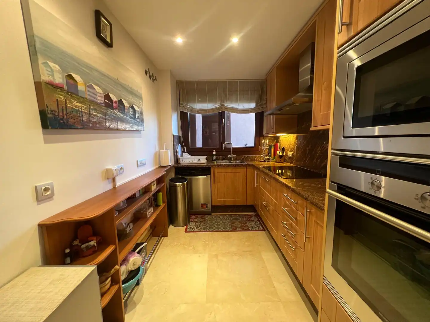 Küche von Wohnung zum Verkauf in Estepona mit Klimaanlage, Privatgarten und Terrasse