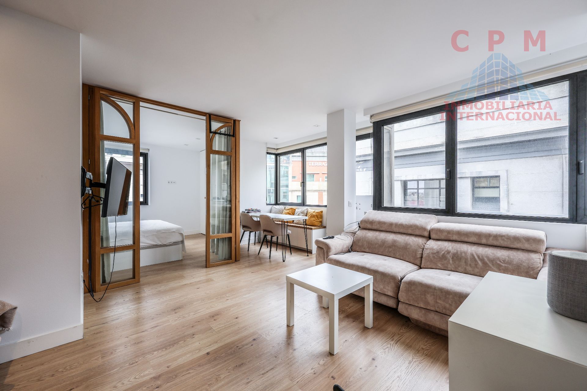 Living room of Flat to rent in  Madrid Capital  with Air Conditioner, Heating and Parquet flooring