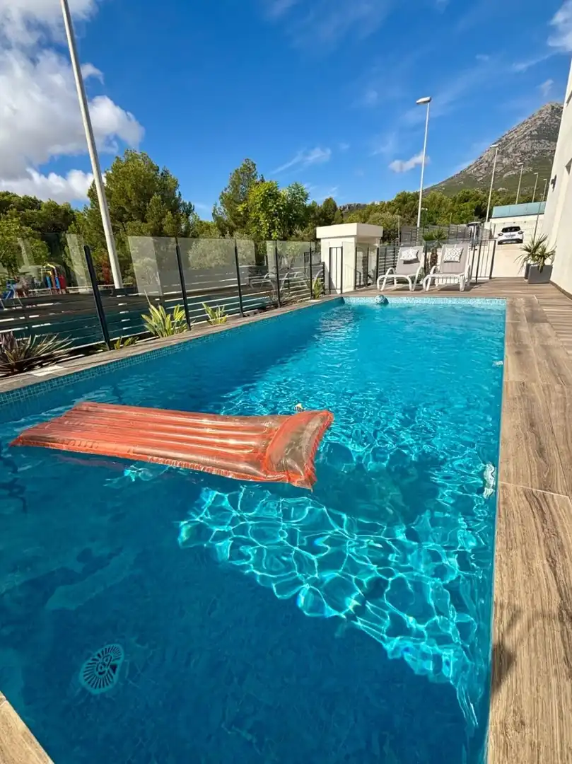 Piscina de Casa o xalet en venda en Polop amb Aire condicionat, Jardí privat i Terrassa