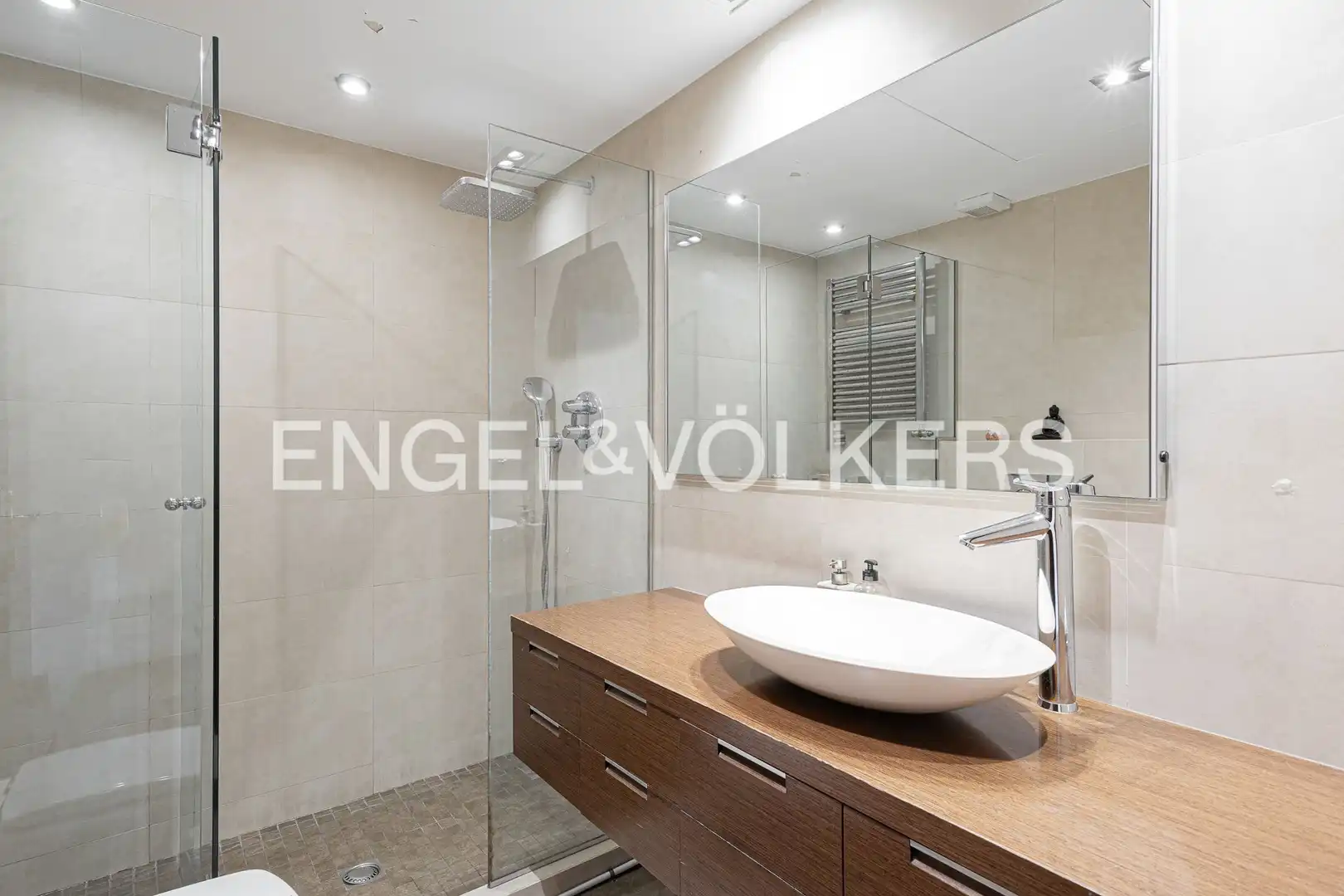 Baño de Piso de alquiler en Barcelona con Aire acondicionado, Calefacción y Parquet
