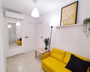 Living room of Flat to rent in  Granada Capital  with Air Conditioner and Terrace