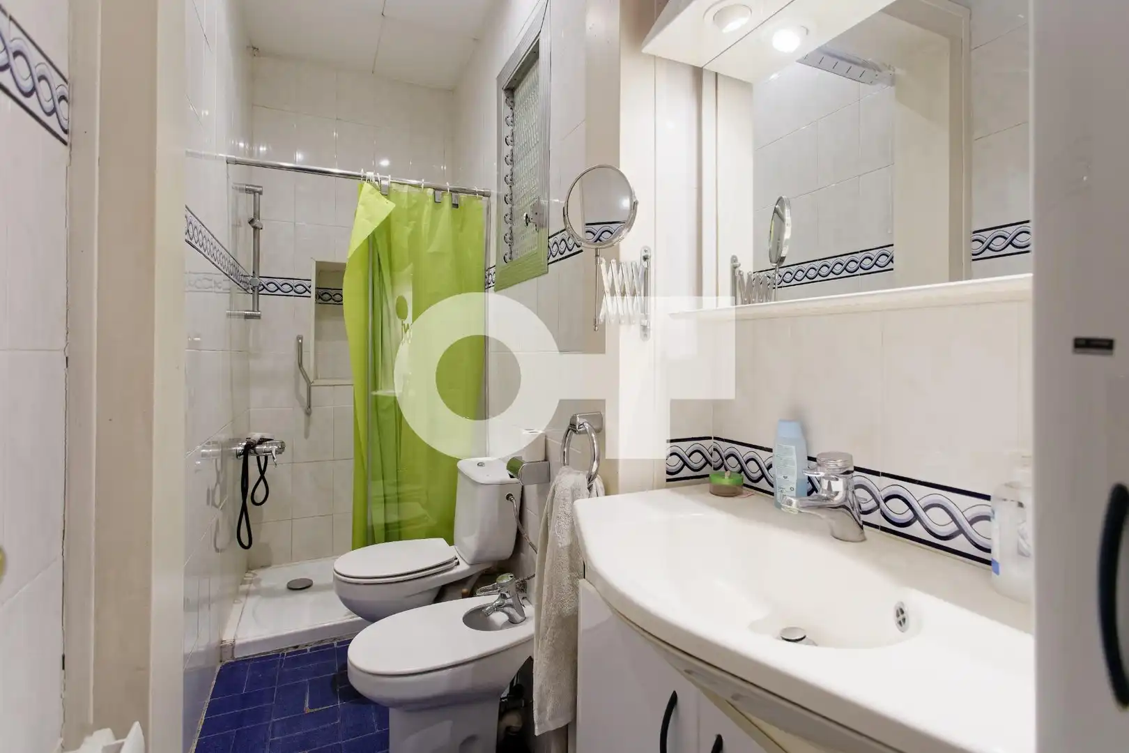 Bany de Apartament en venda en Barcelona amb Terrassa, Moblat i Balcó