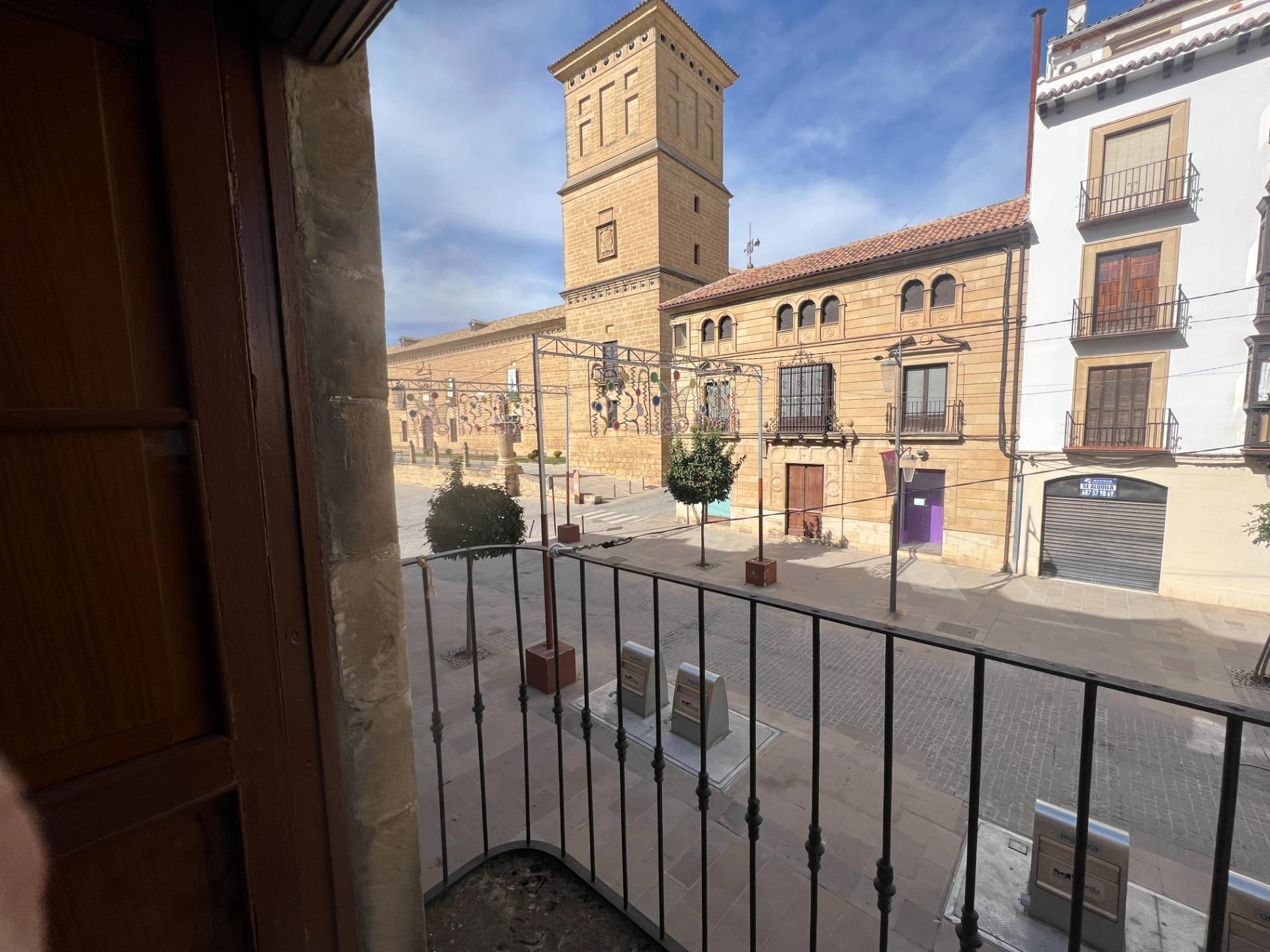 Vista exterior de Casa o xalet en venda en Úbeda amb Terrassa