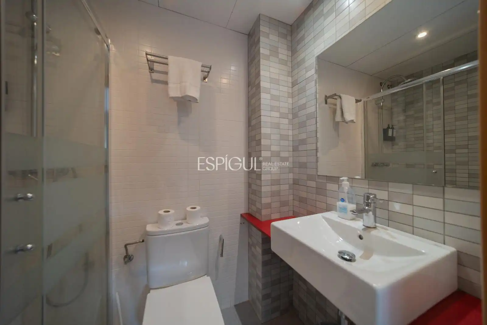 Bany de Edifici en venda en Girona