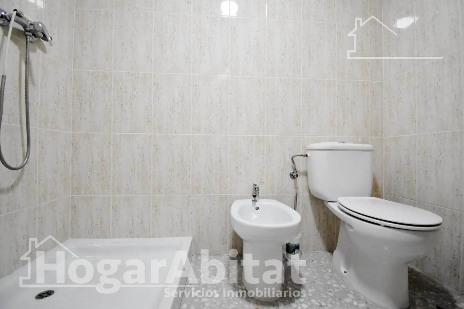 Baño de Piso en venta en Oliva con Aire acondicionado, Calefacción y Terraza