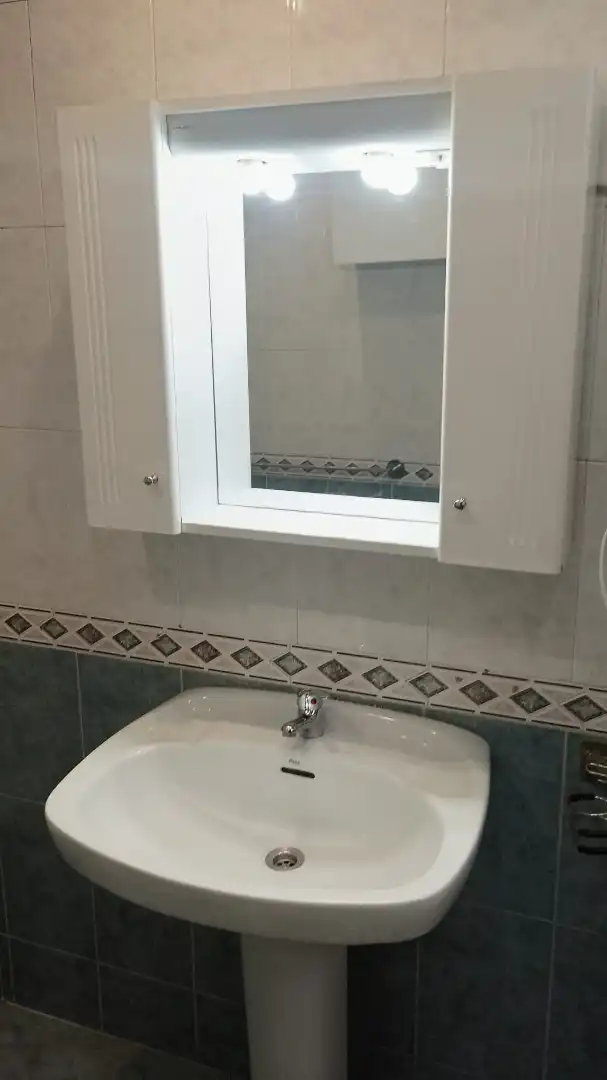 Baño de Apartamento de alquiler en Oviedo  con Calefacción, Parquet y Amueblado