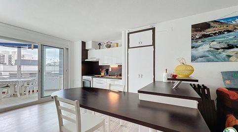 Foto 3 de Apartamento en venta en Calle de Pedro Calderon de la Barca, Salatar, Roses